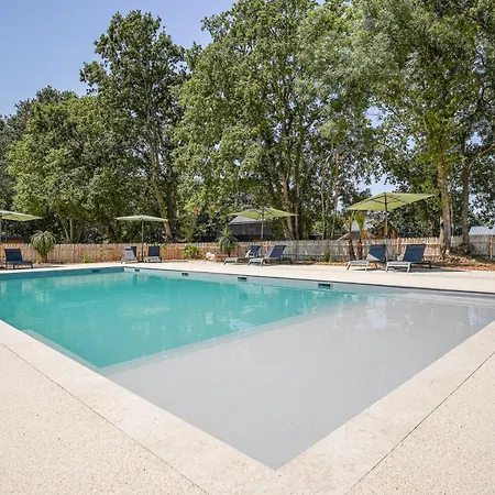 N°35, Piscine Commune, 1 * Nesmy